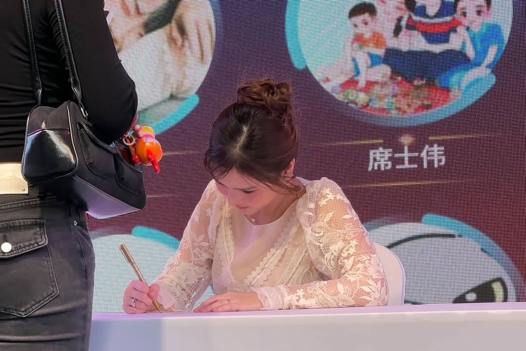ออม - สุชาร์ มานะยิ่ง