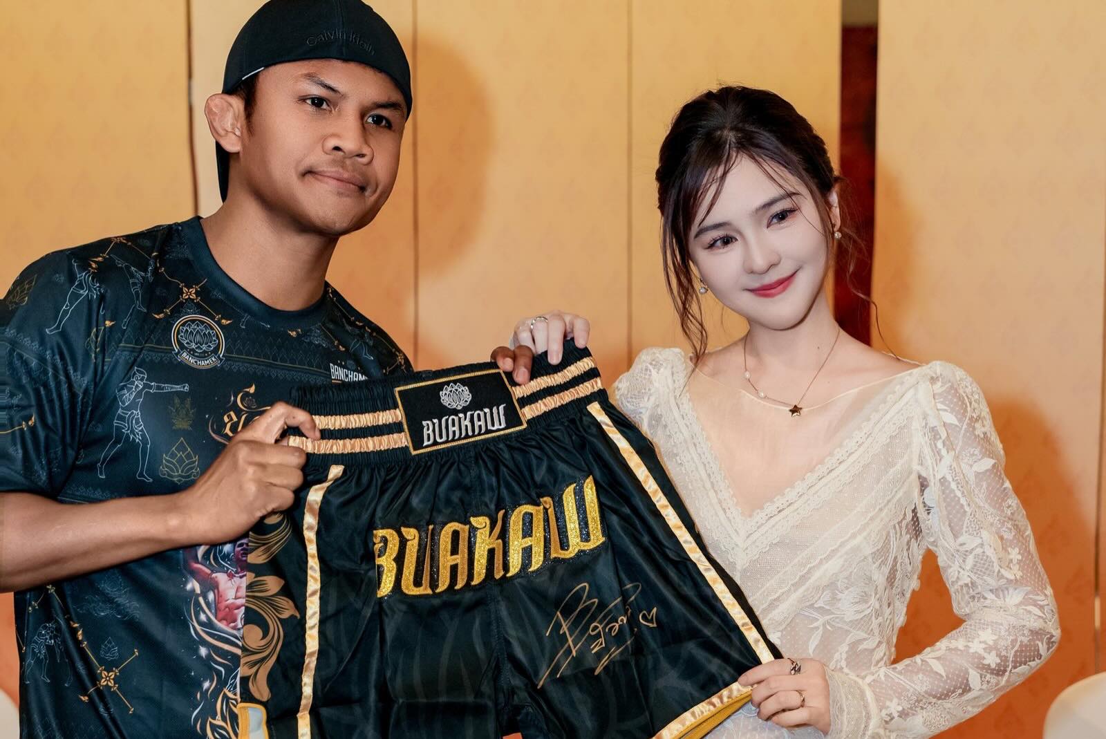 ออม - สุชาร์ มานะยิ่ง