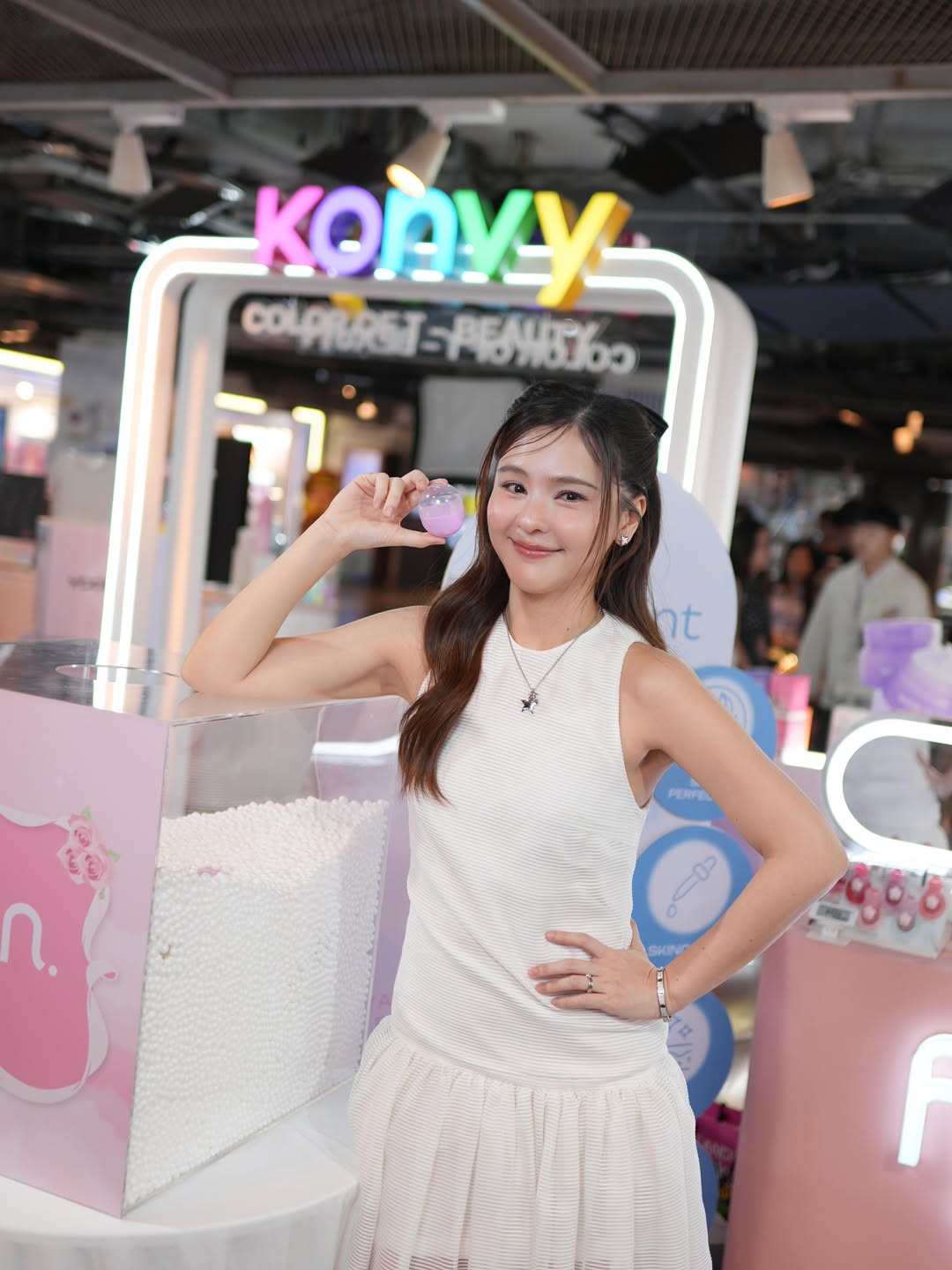 ออม - สุชาร์ มานะยิ่ง
