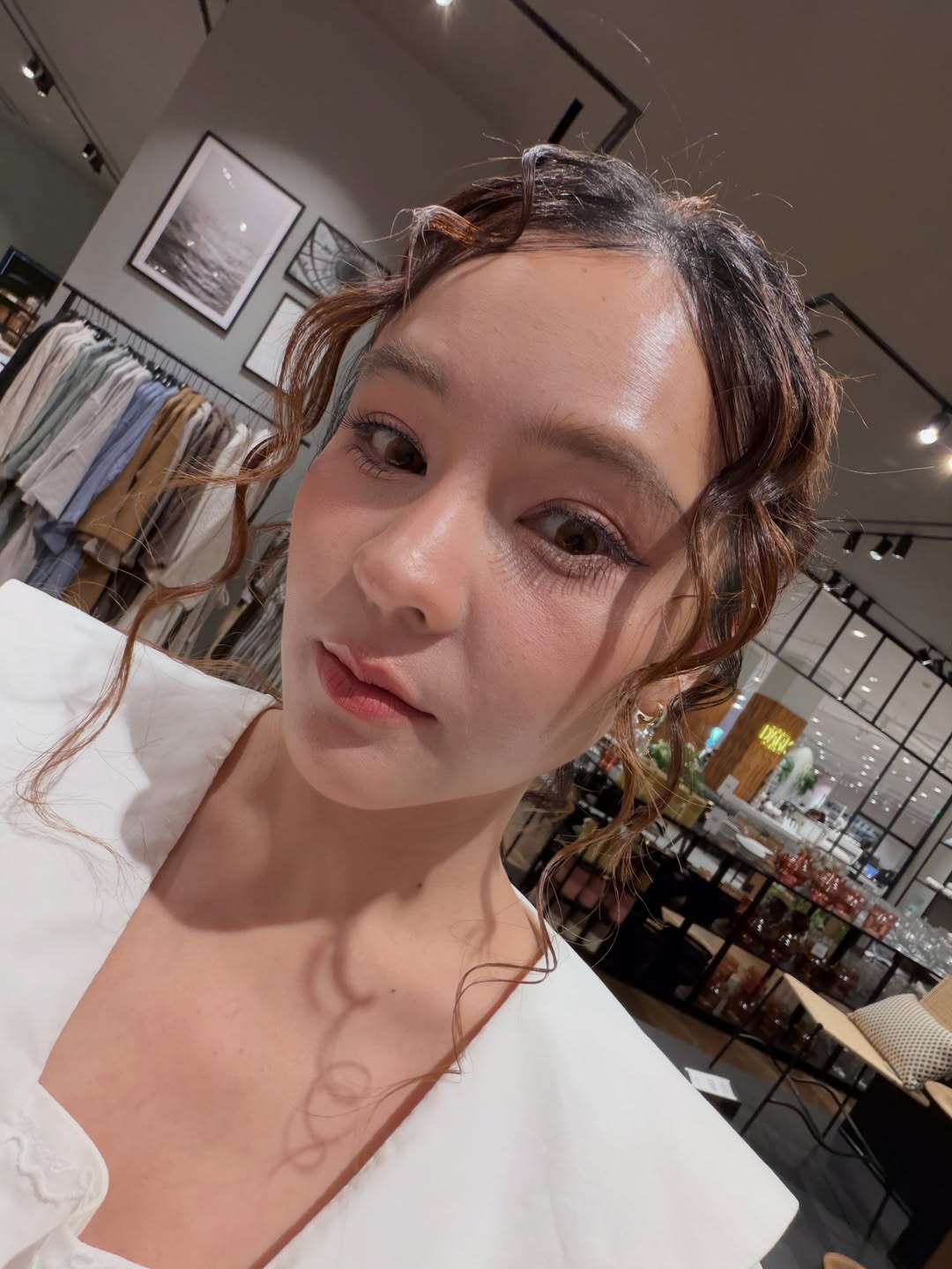 ออม - สุชาร์ มานะยิ่ง
