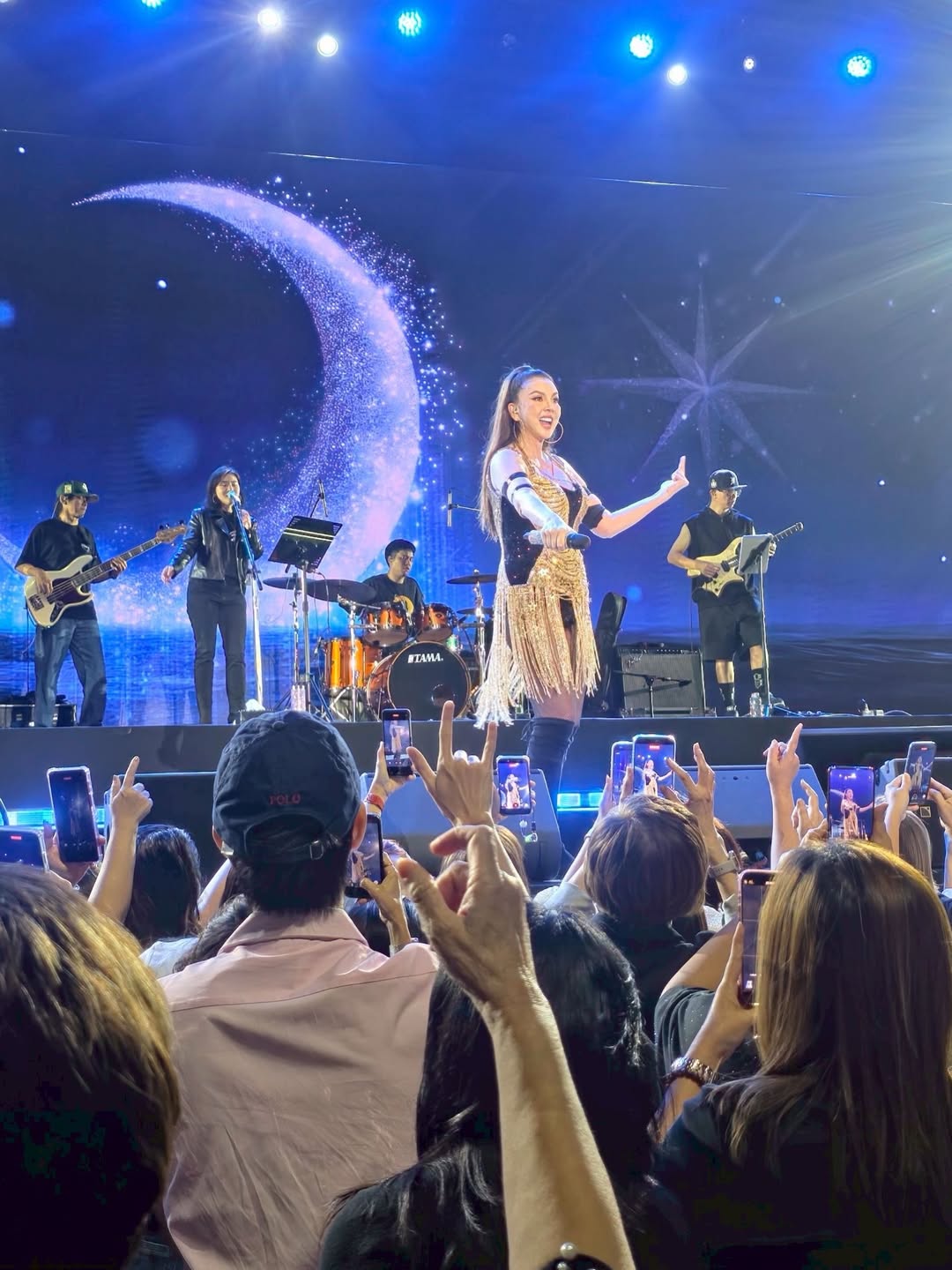 ติ๊นา - คริสติน่า อากีล่าร์