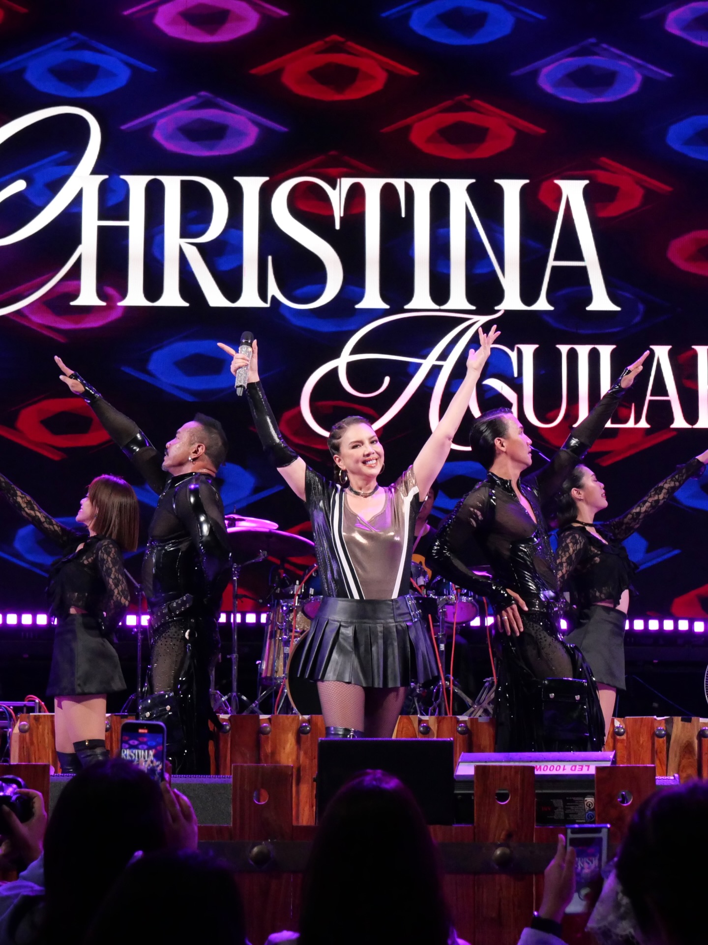 ติ๊นา - คริสติน่า อากีล่าร์