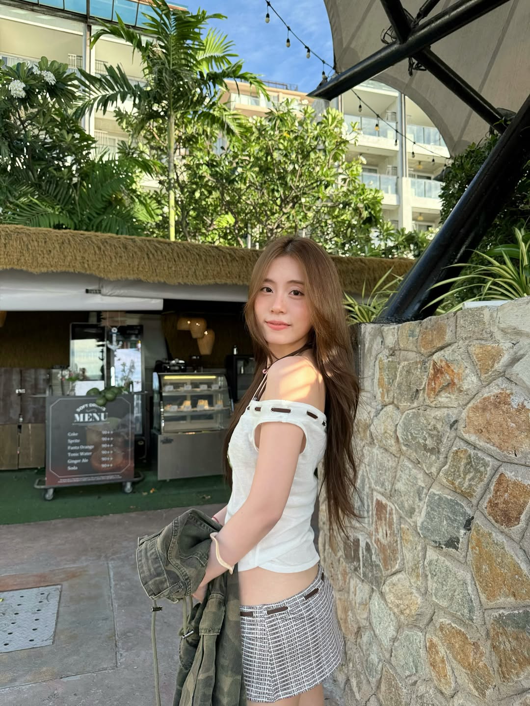 ฟ้อนด์ - ณัฐทิชา จันทรวารีเลขา