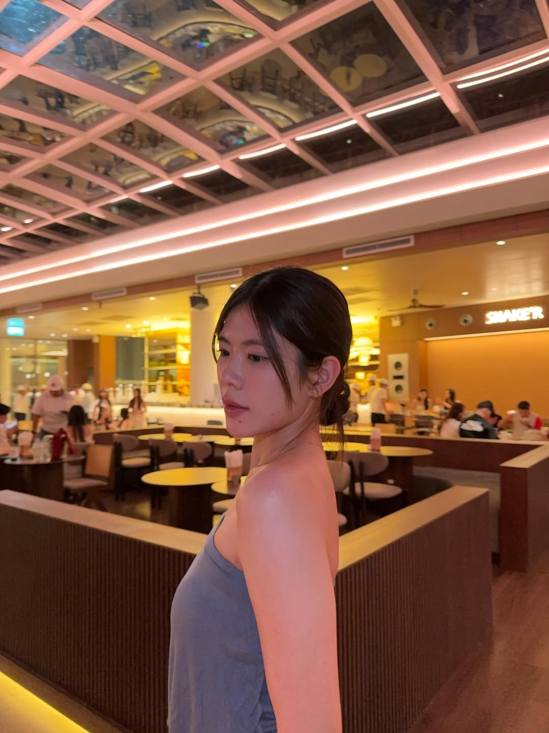วี - วีรยา จาง
