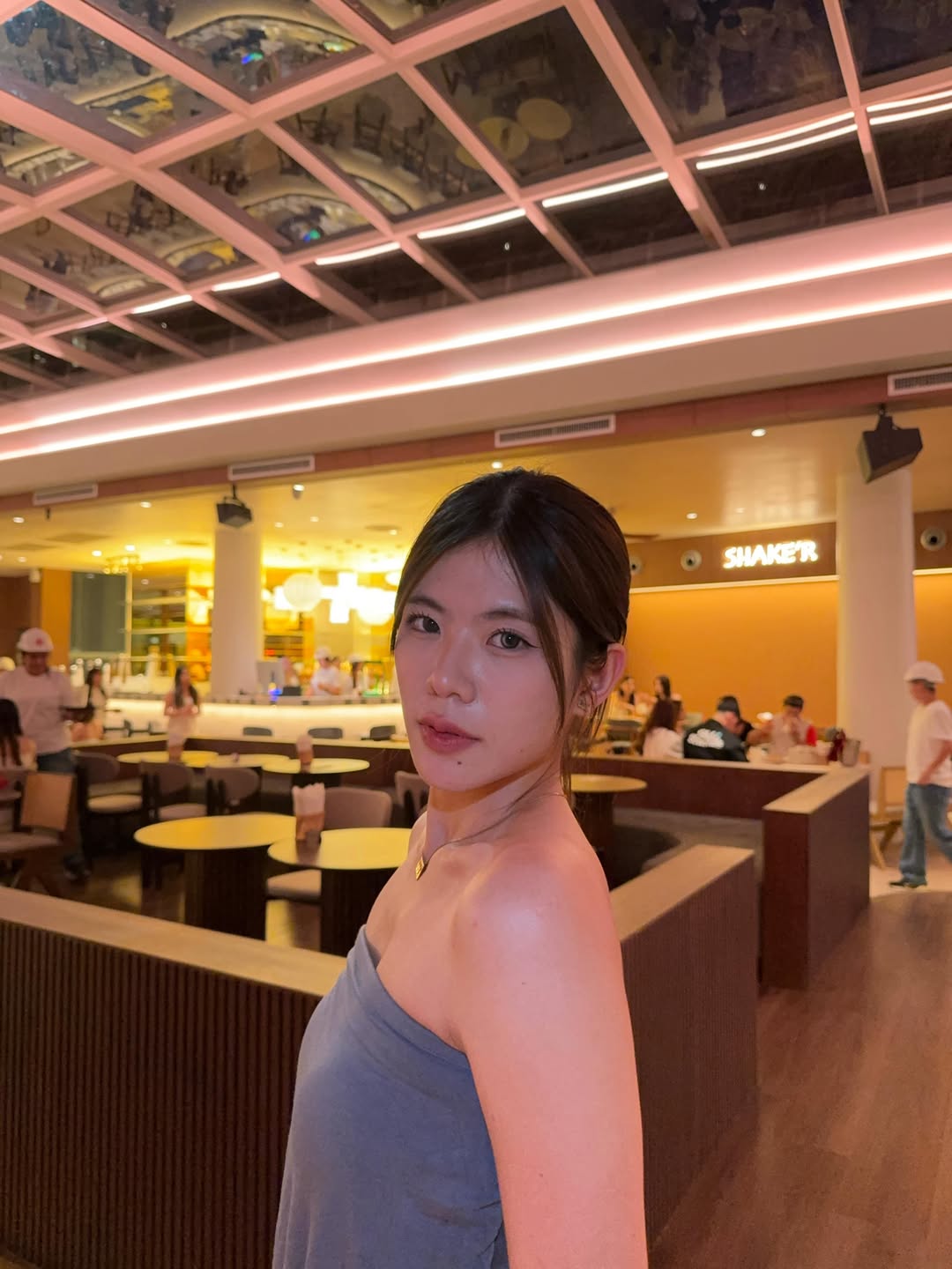 วี - วีรยา จาง