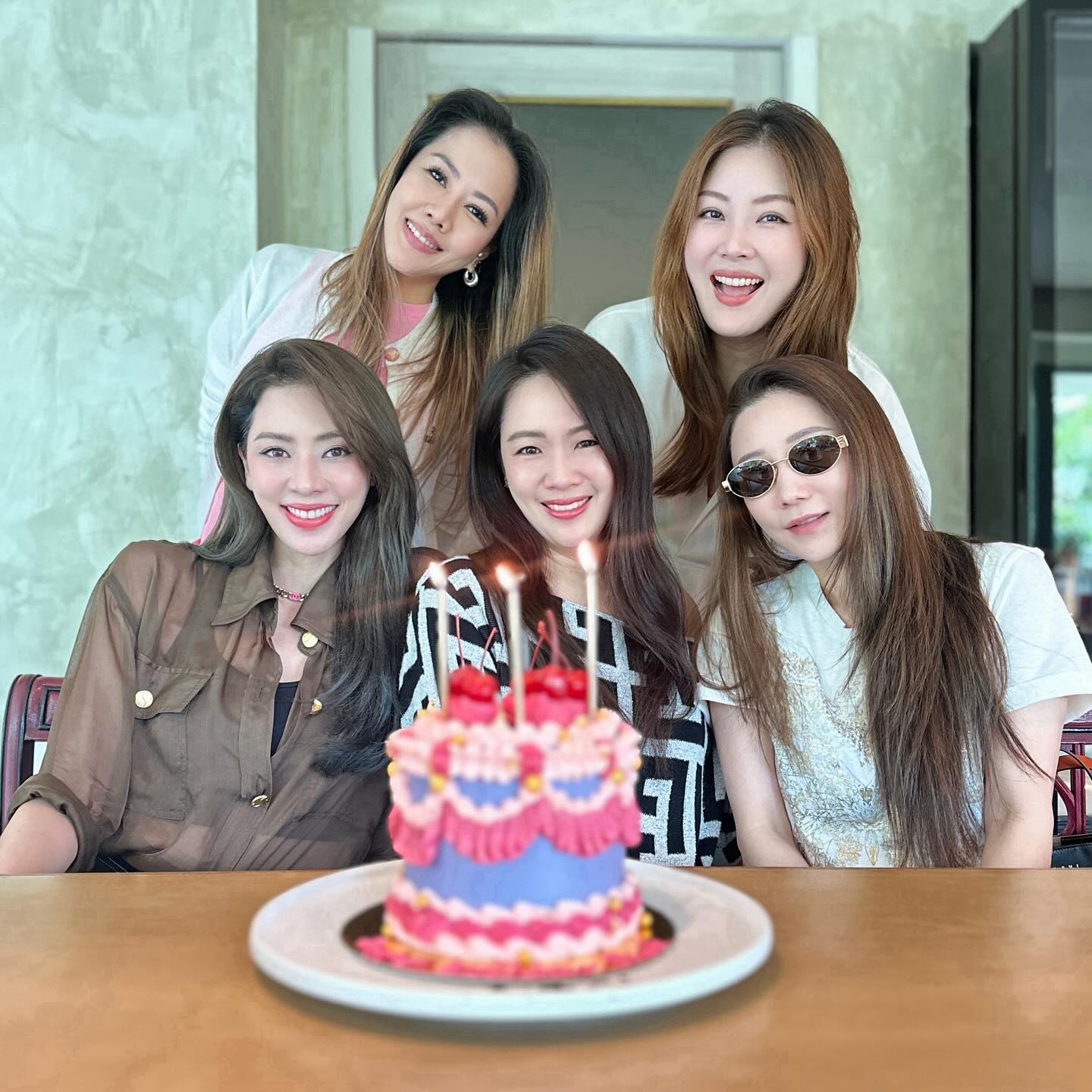 เอ๋ - พรทิพย์ สกิดใจ