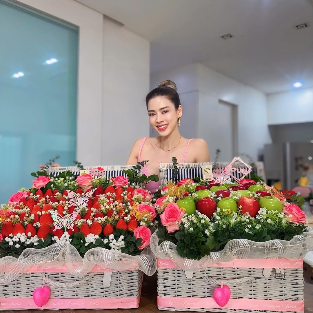 เอ๋ - พรทิพย์ สกิดใจ