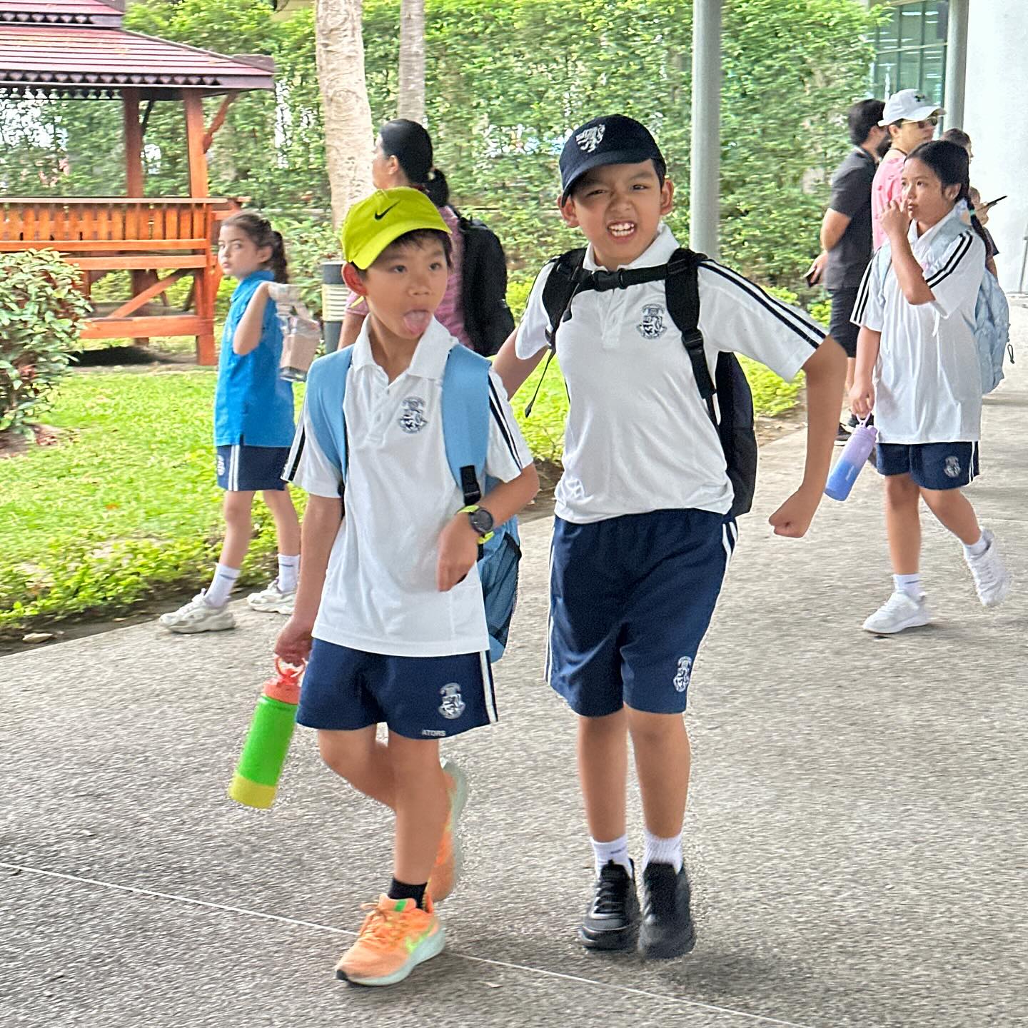 เอ๋ - พรทิพย์ สกิดใจ