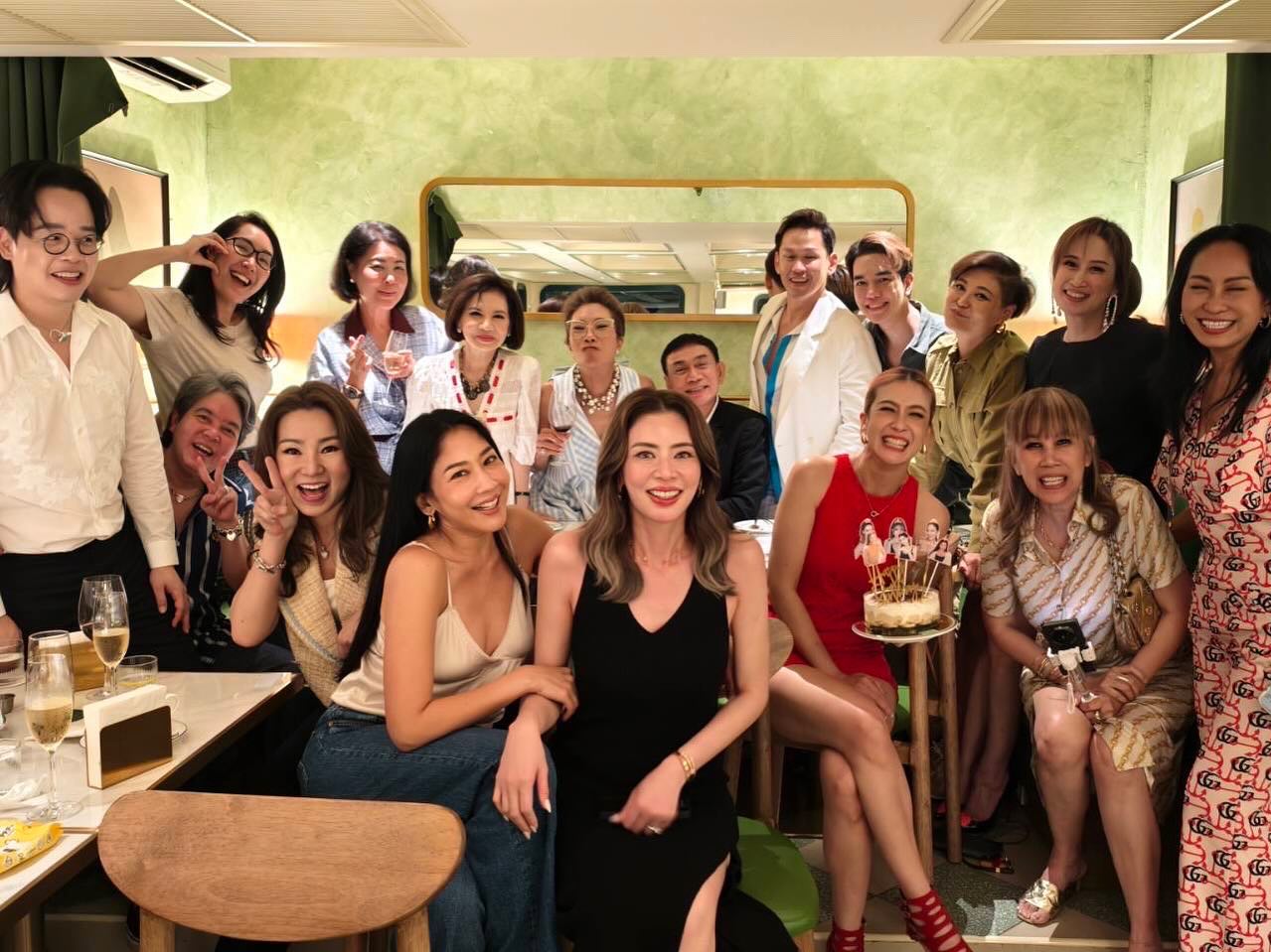 เอ๋ - พรทิพย์ สกิดใจ
