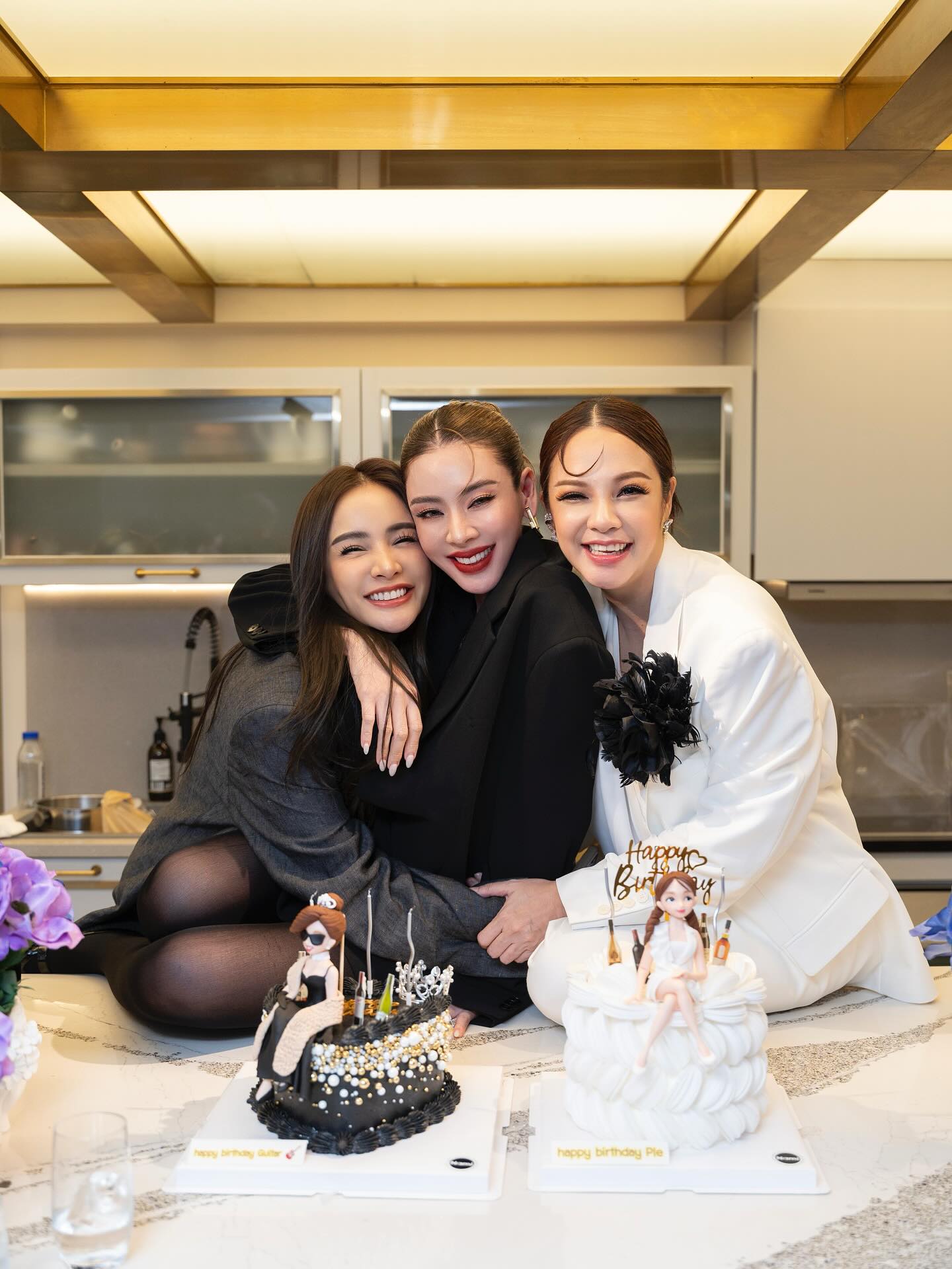 เอ๋ - พรทิพย์ สกิดใจ