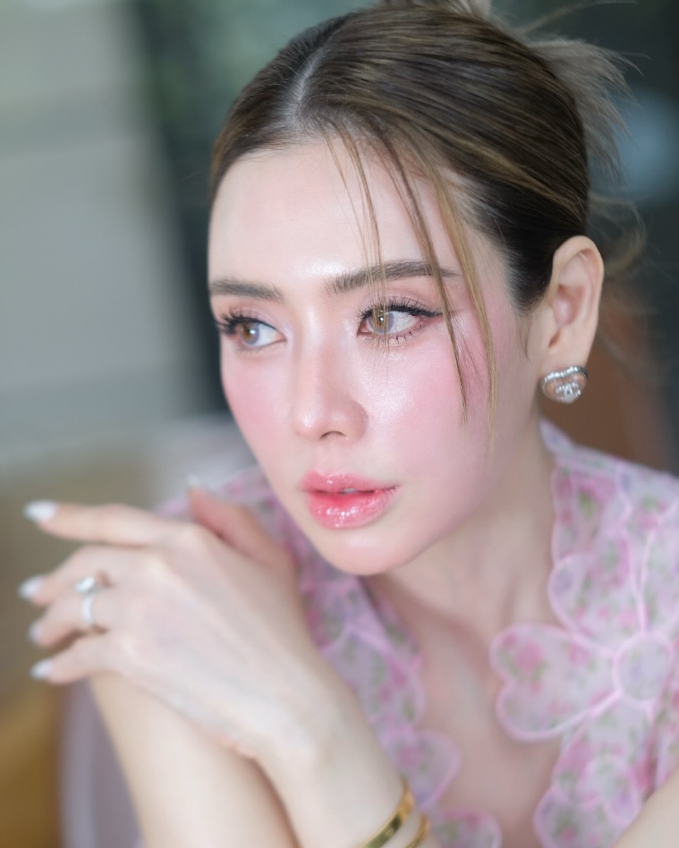 เอ๋ - พรทิพย์ สกิดใจ