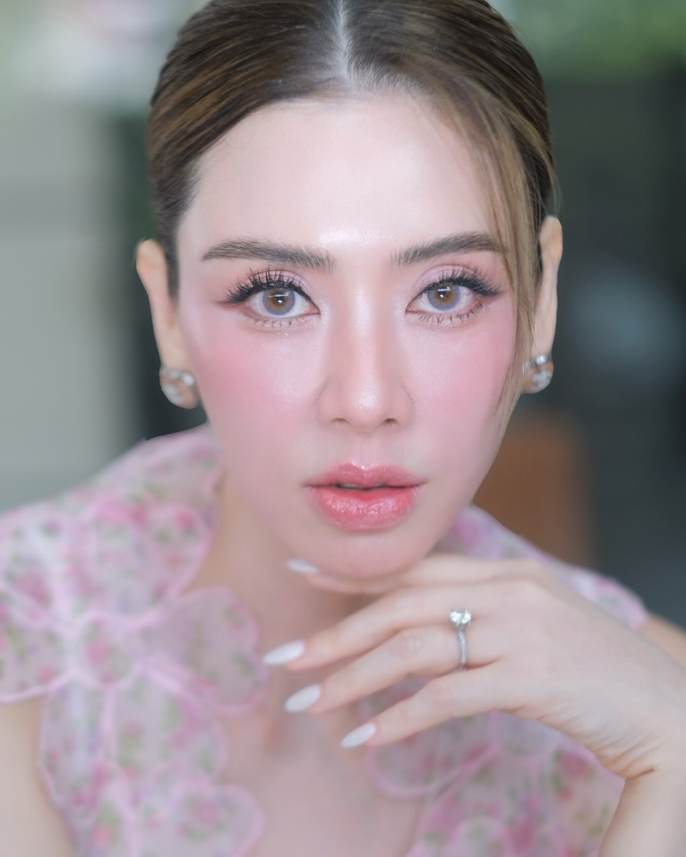 เอ๋ - พรทิพย์ สกิดใจ