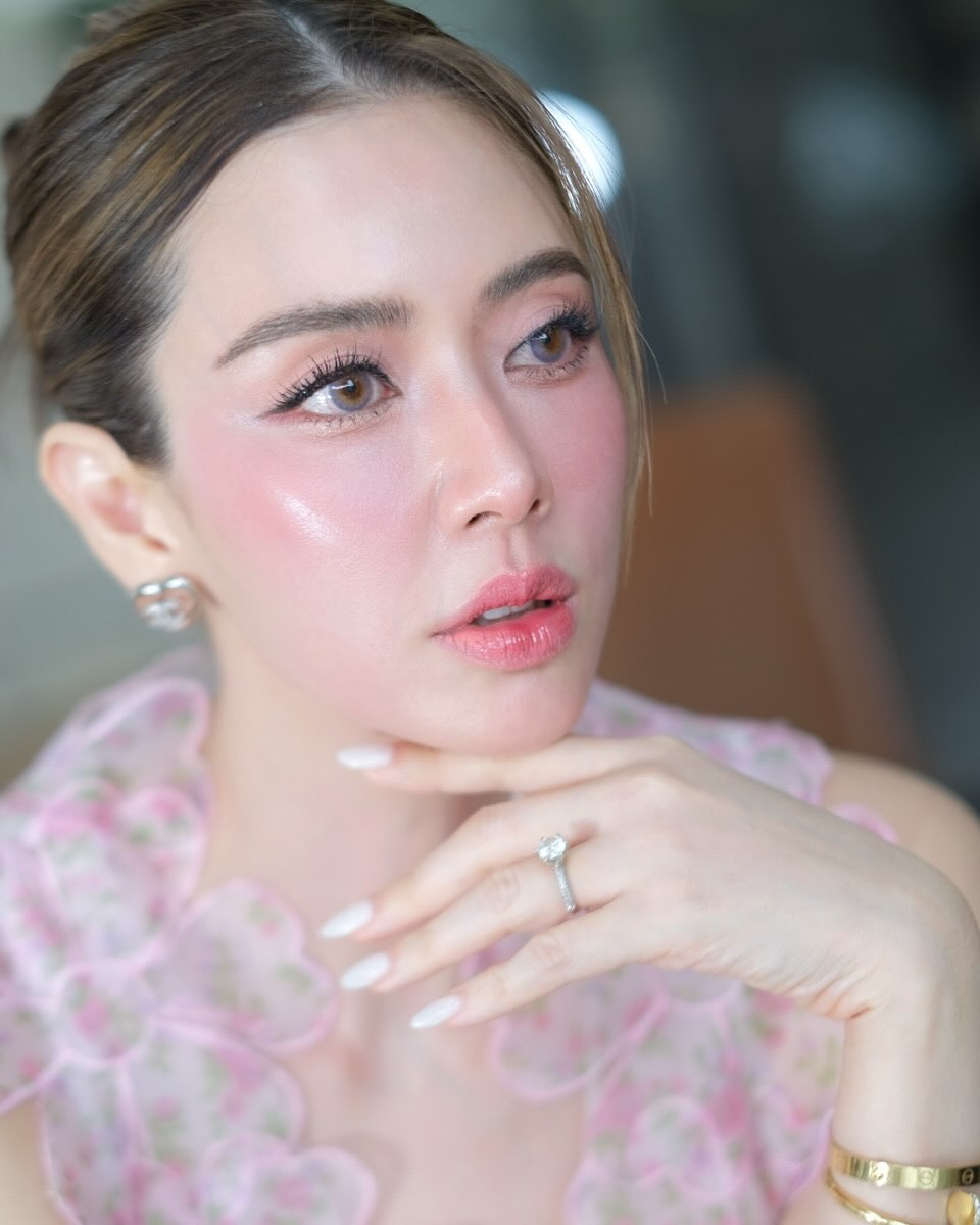 เอ๋ - พรทิพย์ สกิดใจ