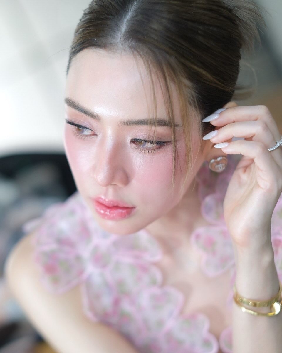 เอ๋ - พรทิพย์ สกิดใจ