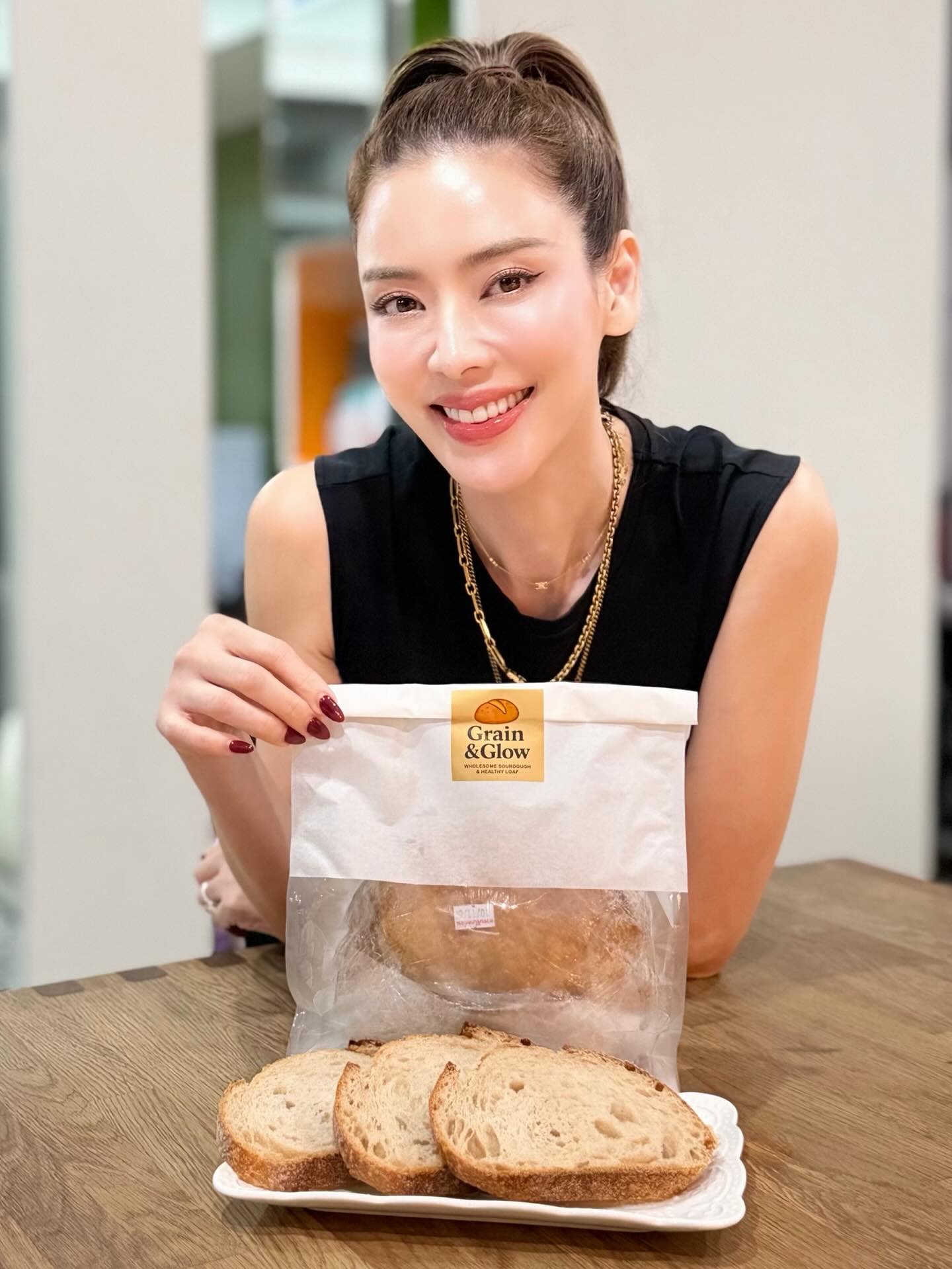 เอ๋ - พรทิพย์ สกิดใจ