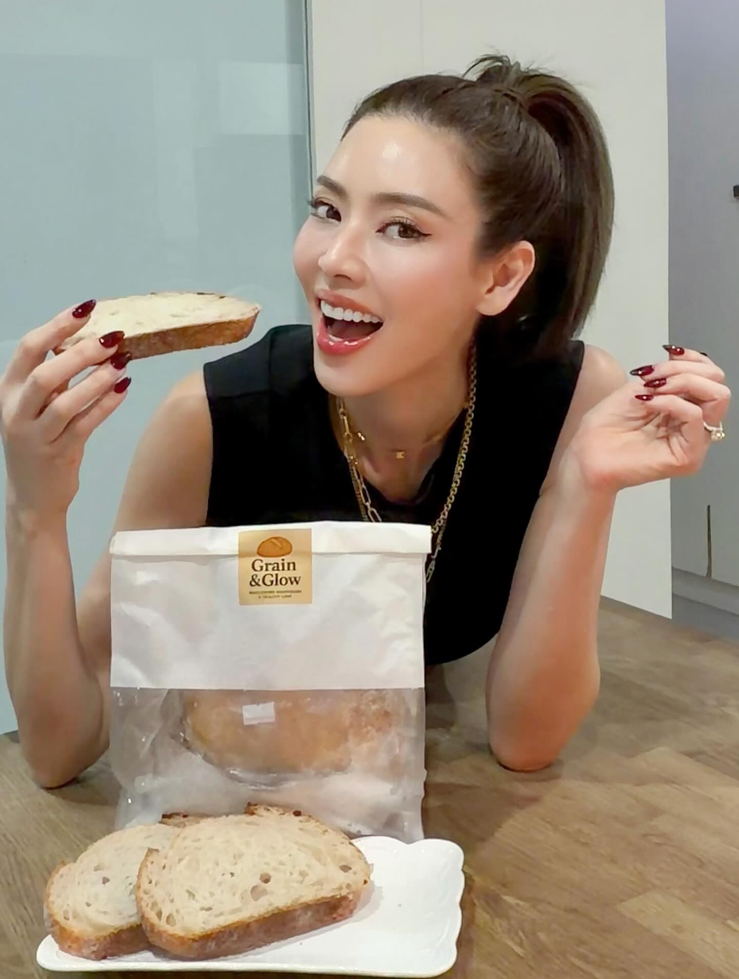 เอ๋ - พรทิพย์ สกิดใจ