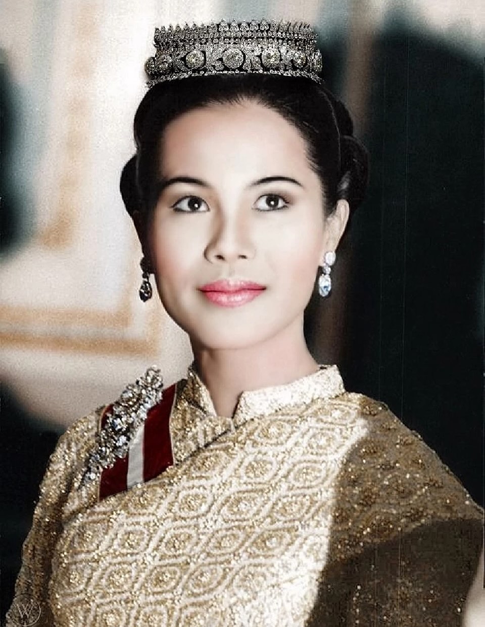 เอ๋ - พรทิพย์ สกิดใจ