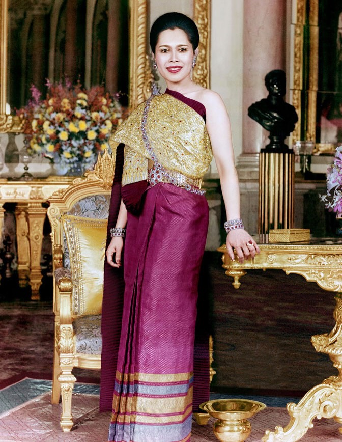 เอ๋ - พรทิพย์ สกิดใจ