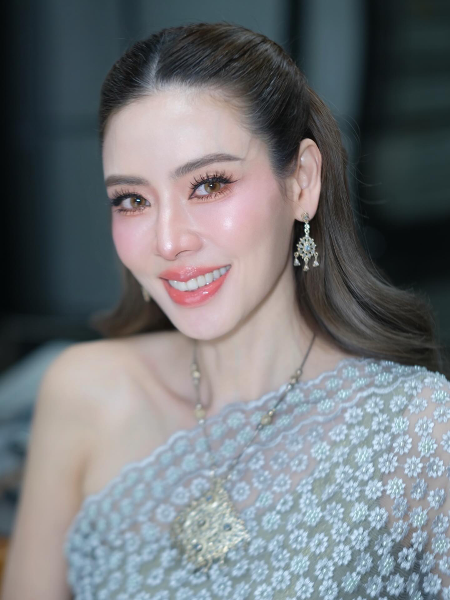 เอ๋ - พรทิพย์ สกิดใจ