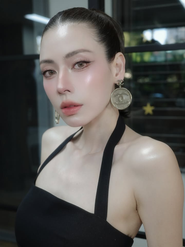 เอ๋ - พรทิพย์ สกิดใจ