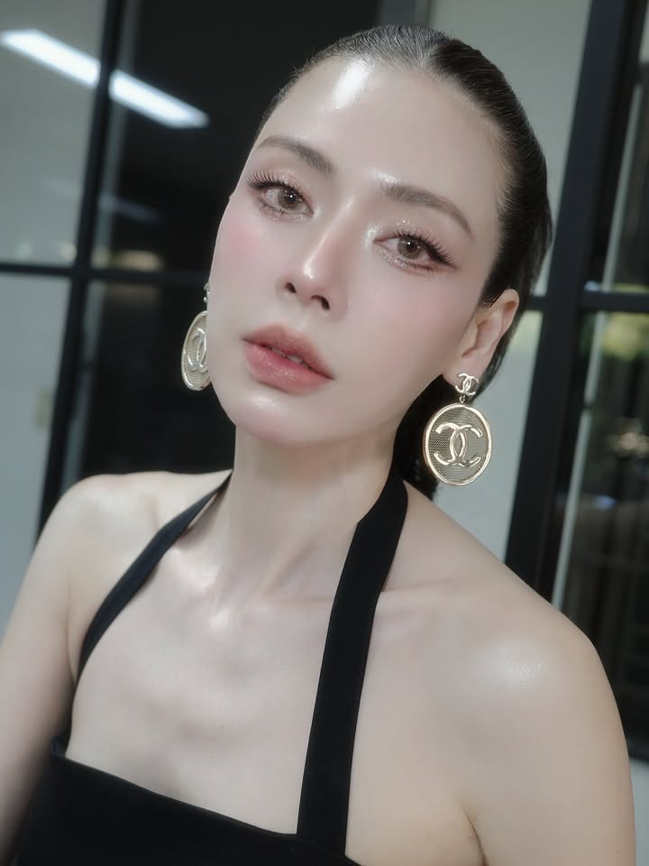 เอ๋ - พรทิพย์ สกิดใจ