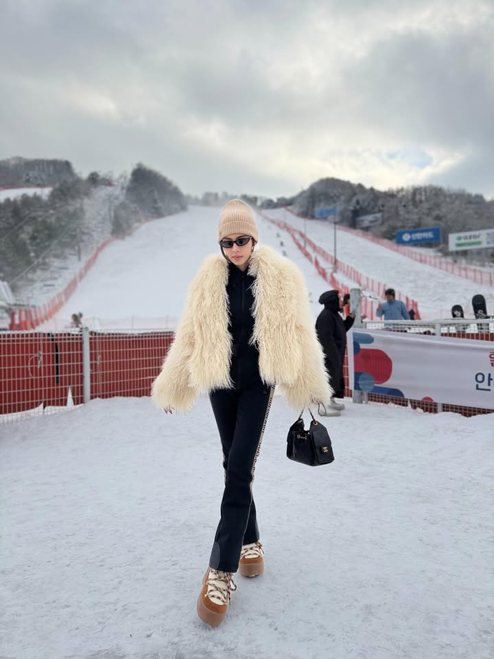 เอ๋ - พรทิพย์ สกิดใจ