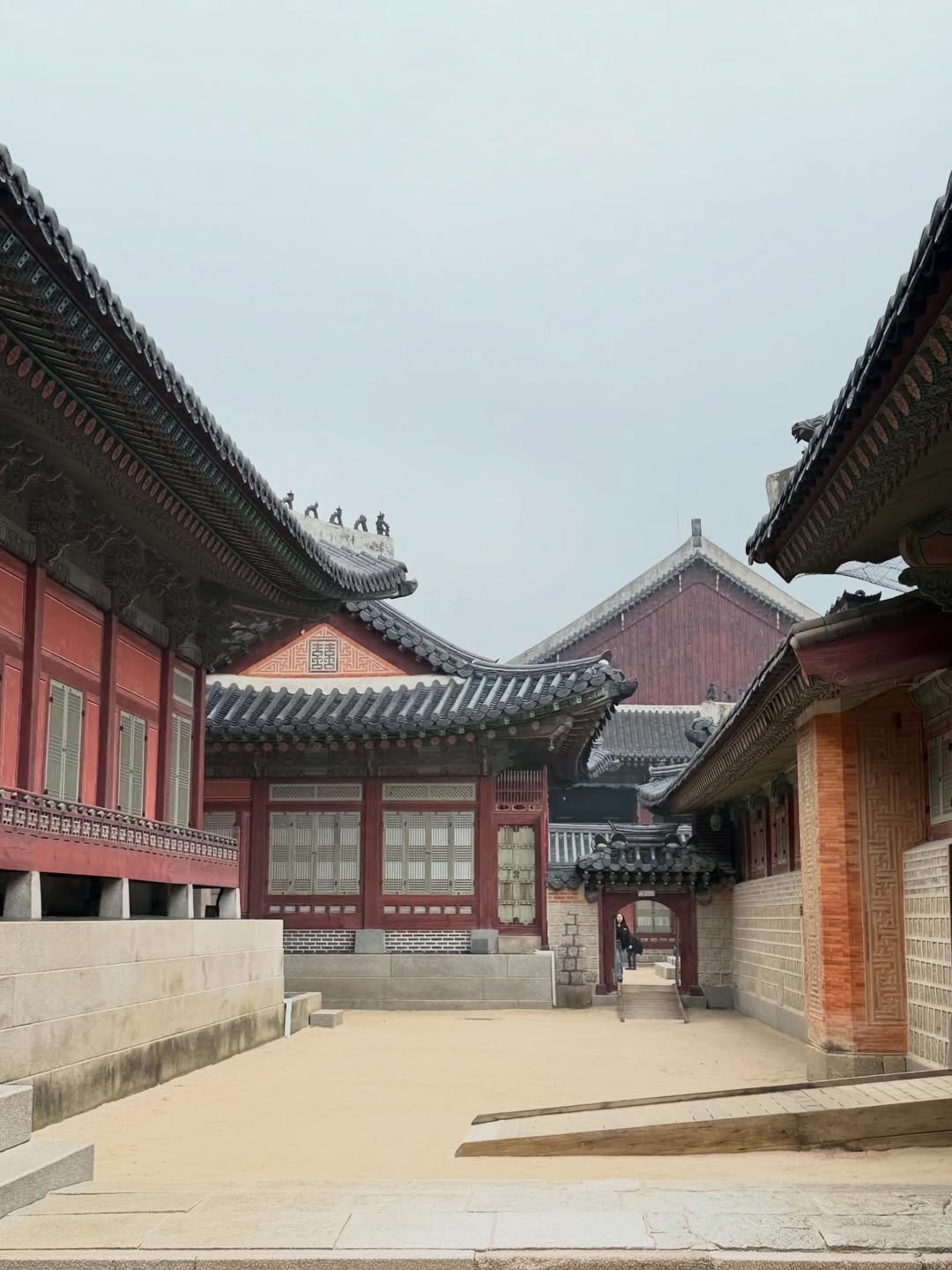 เอ๋ - พรทิพย์ สกิดใจ