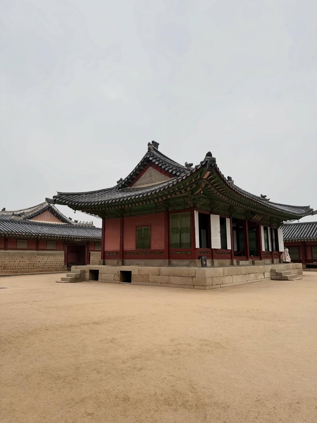 เอ๋ - พรทิพย์ สกิดใจ