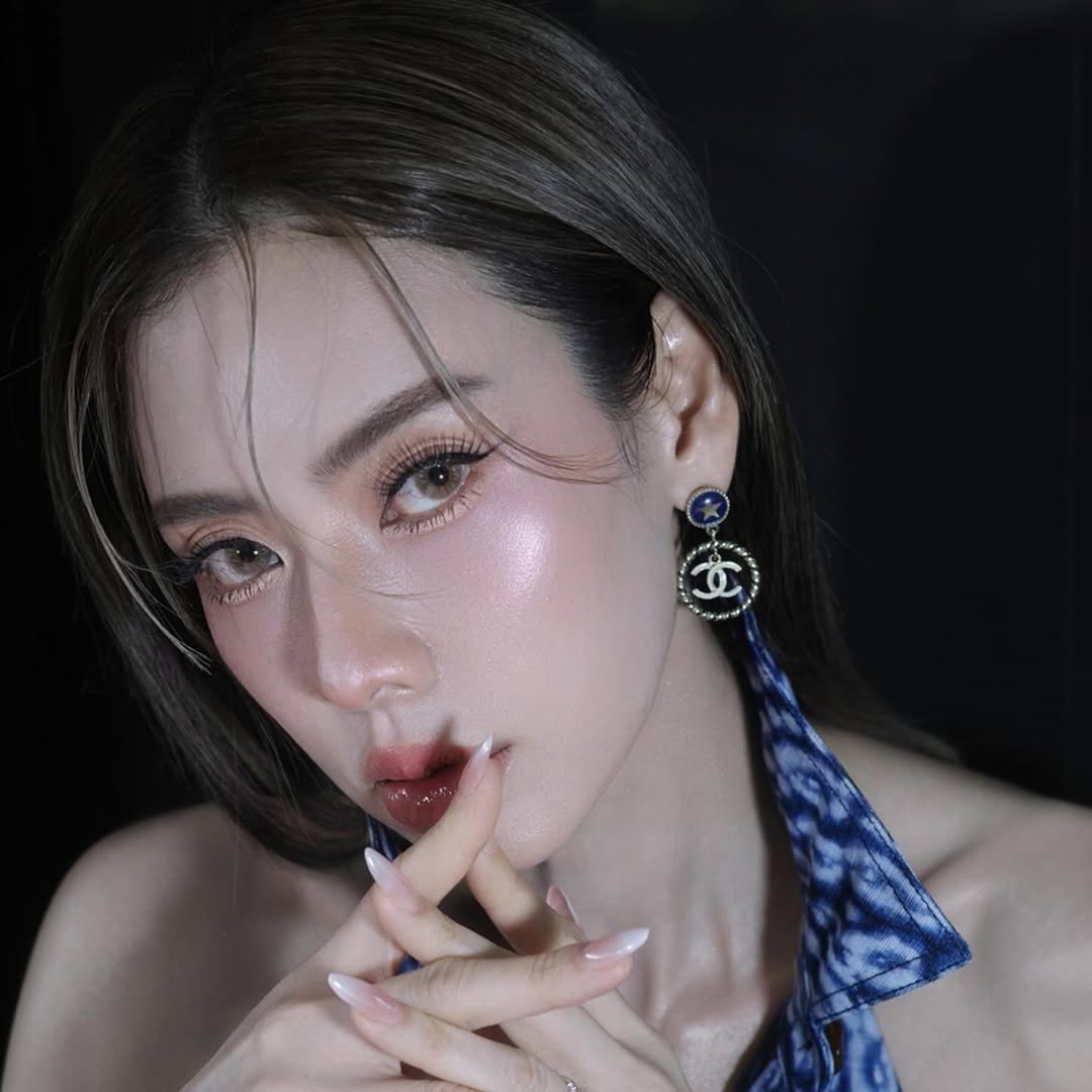 เอ๋ - พรทิพย์ สกิดใจ