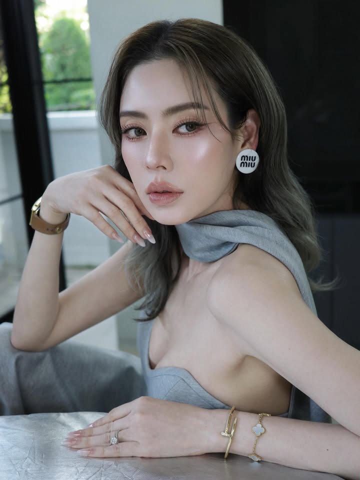 เอ๋ - พรทิพย์ สกิดใจ