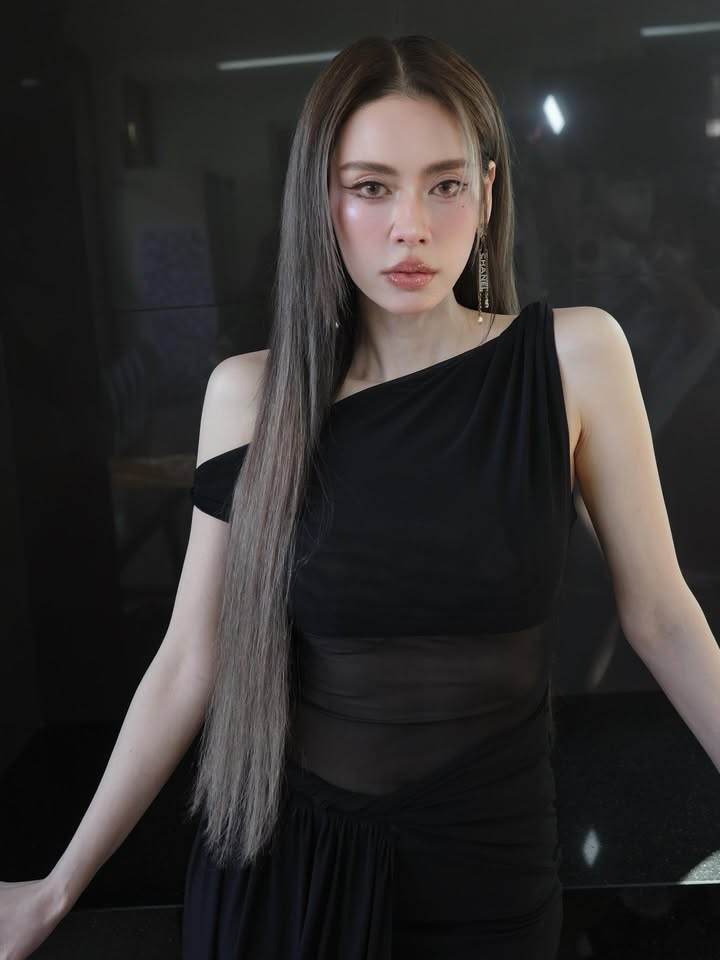 เอ๋ - พรทิพย์ สกิดใจ