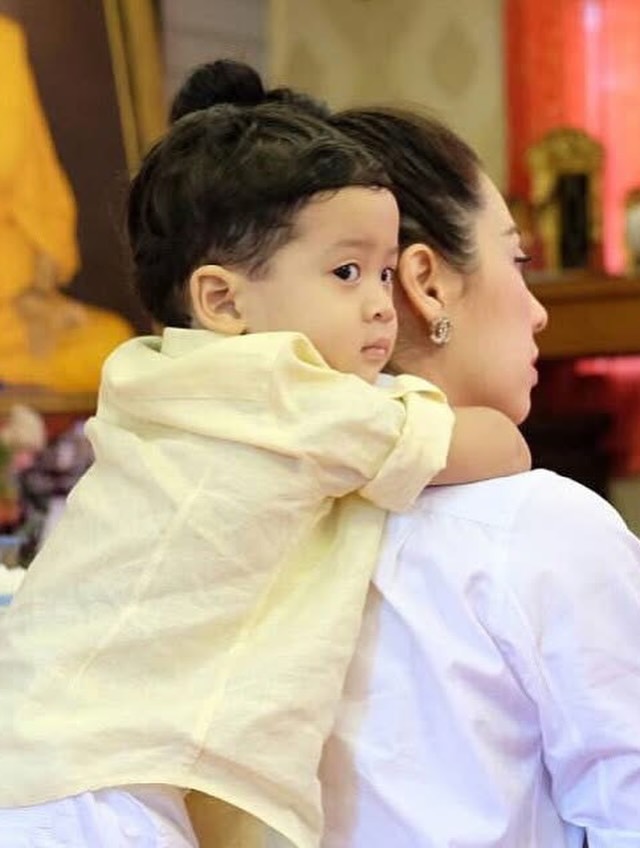 เอ๋ - พรทิพย์ สกิดใจ