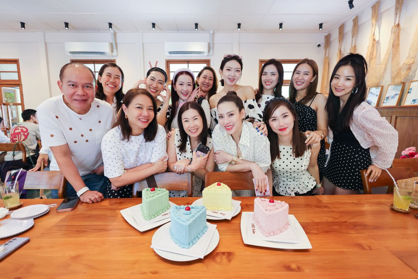 เอ๋ - พรทิพย์ สกิดใจ