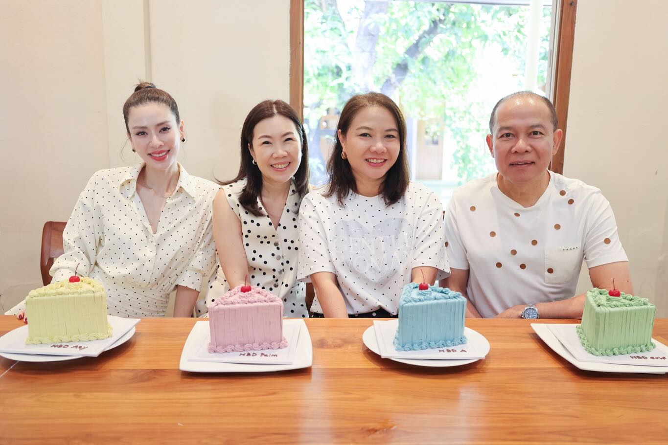 เอ๋ - พรทิพย์ สกิดใจ