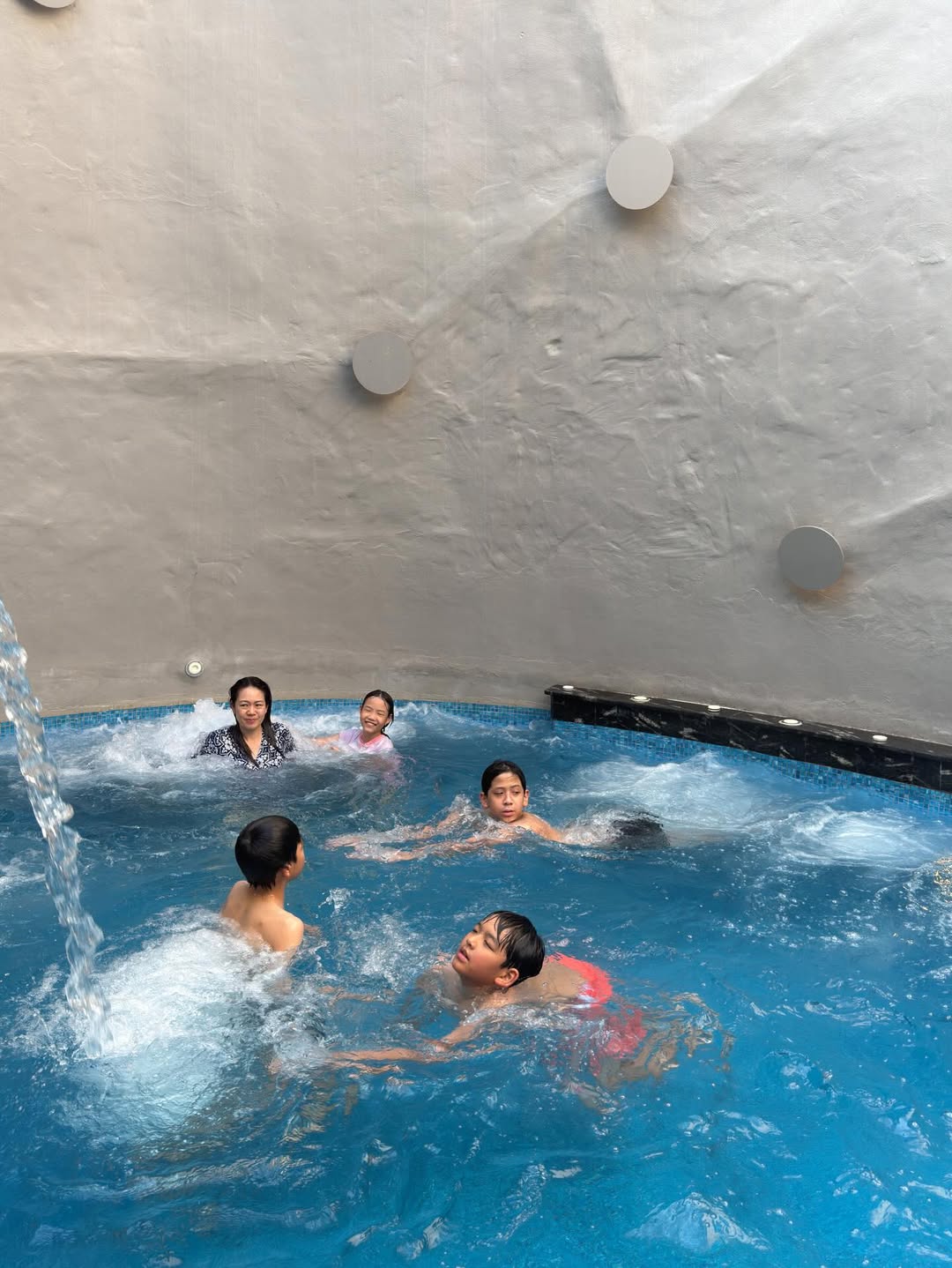 เอ๋ - พรทิพย์ สกิดใจ