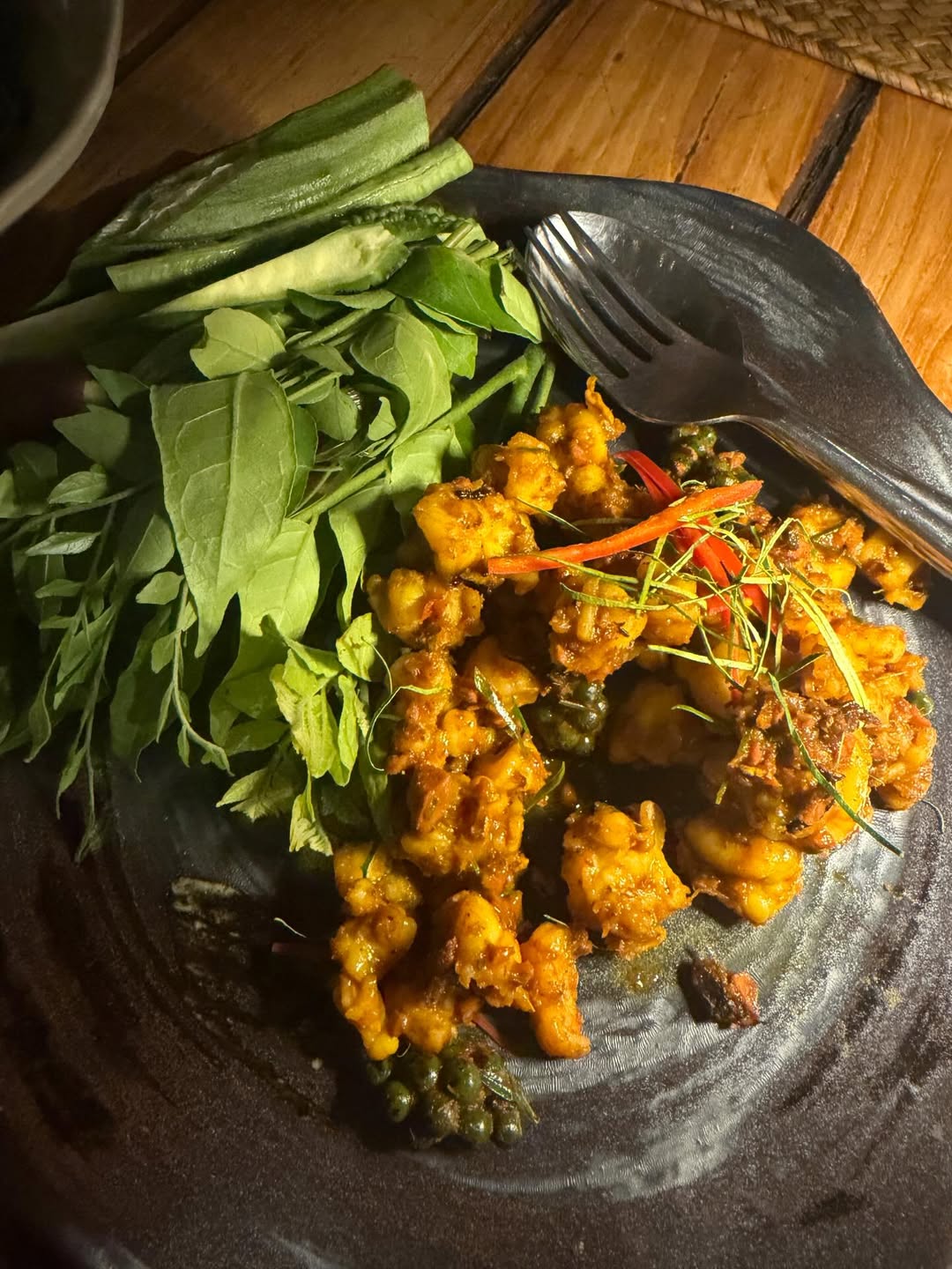 เอ๋ - พรทิพย์ สกิดใจ