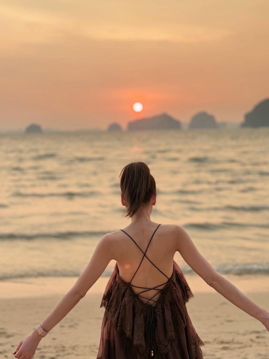 เอ๋ - พรทิพย์ สกิดใจ