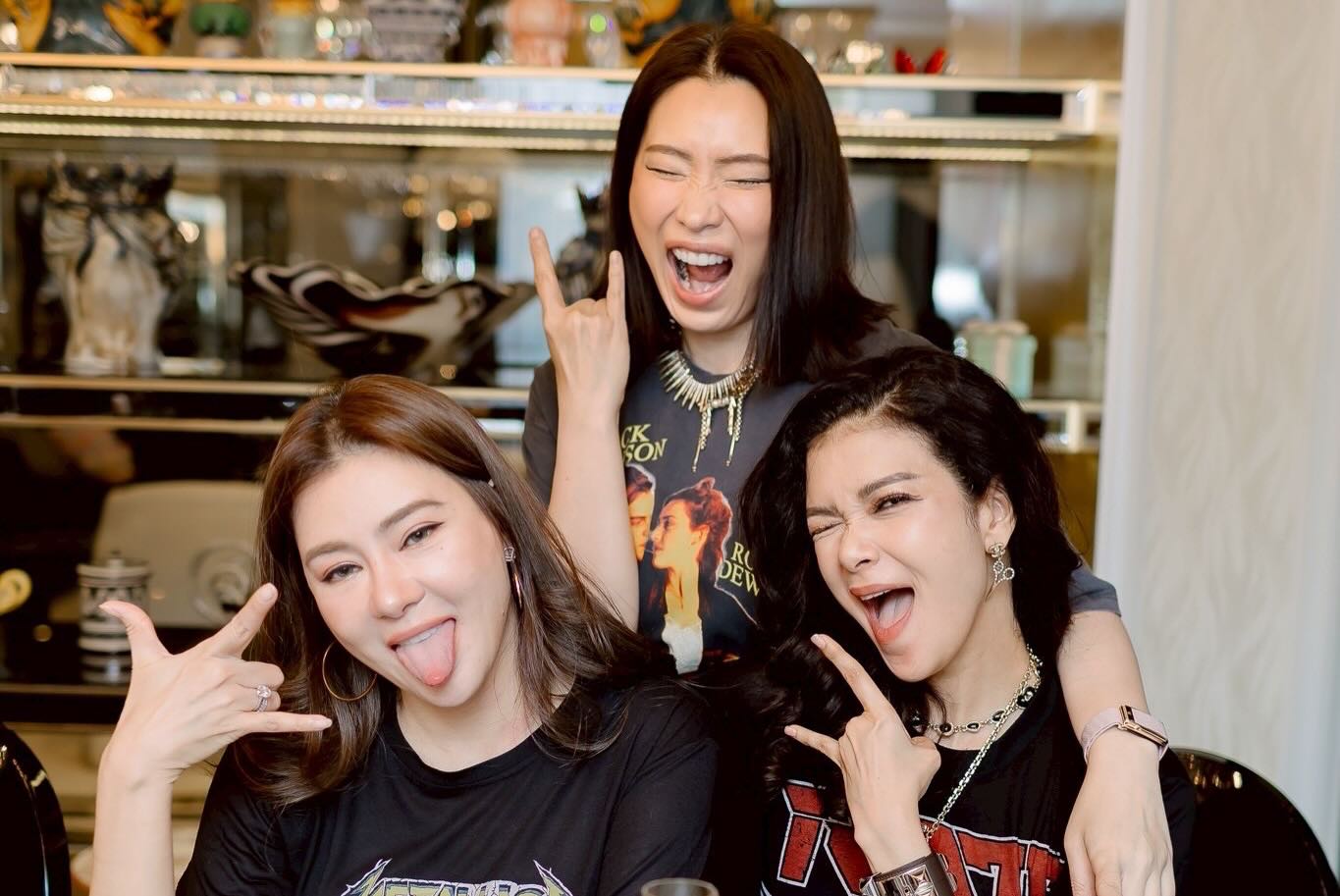 เอ๋ - พรทิพย์ สกิดใจ