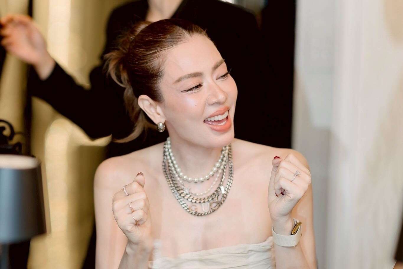 เอ๋ - พรทิพย์ สกิดใจ