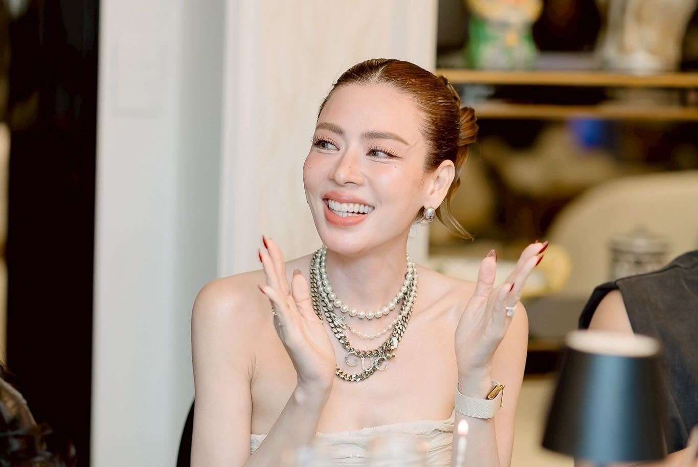 เอ๋ - พรทิพย์ สกิดใจ