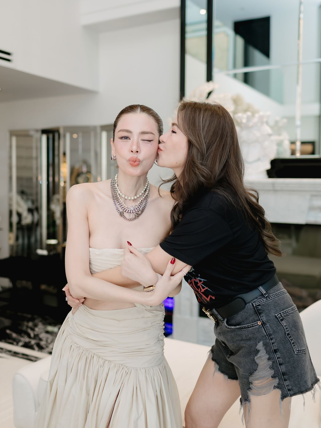 เอ๋ - พรทิพย์ สกิดใจ