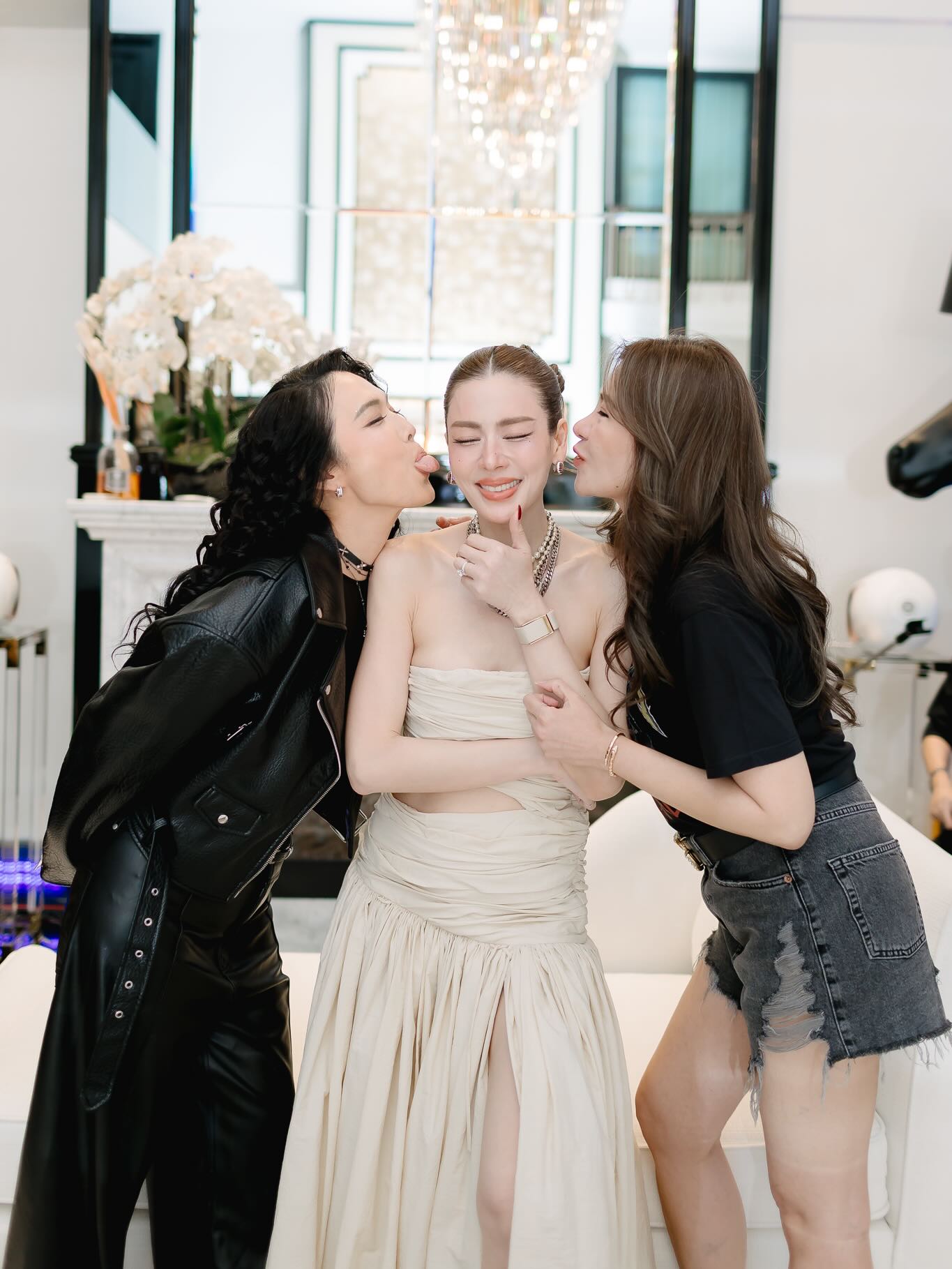 เอ๋ - พรทิพย์ สกิดใจ
