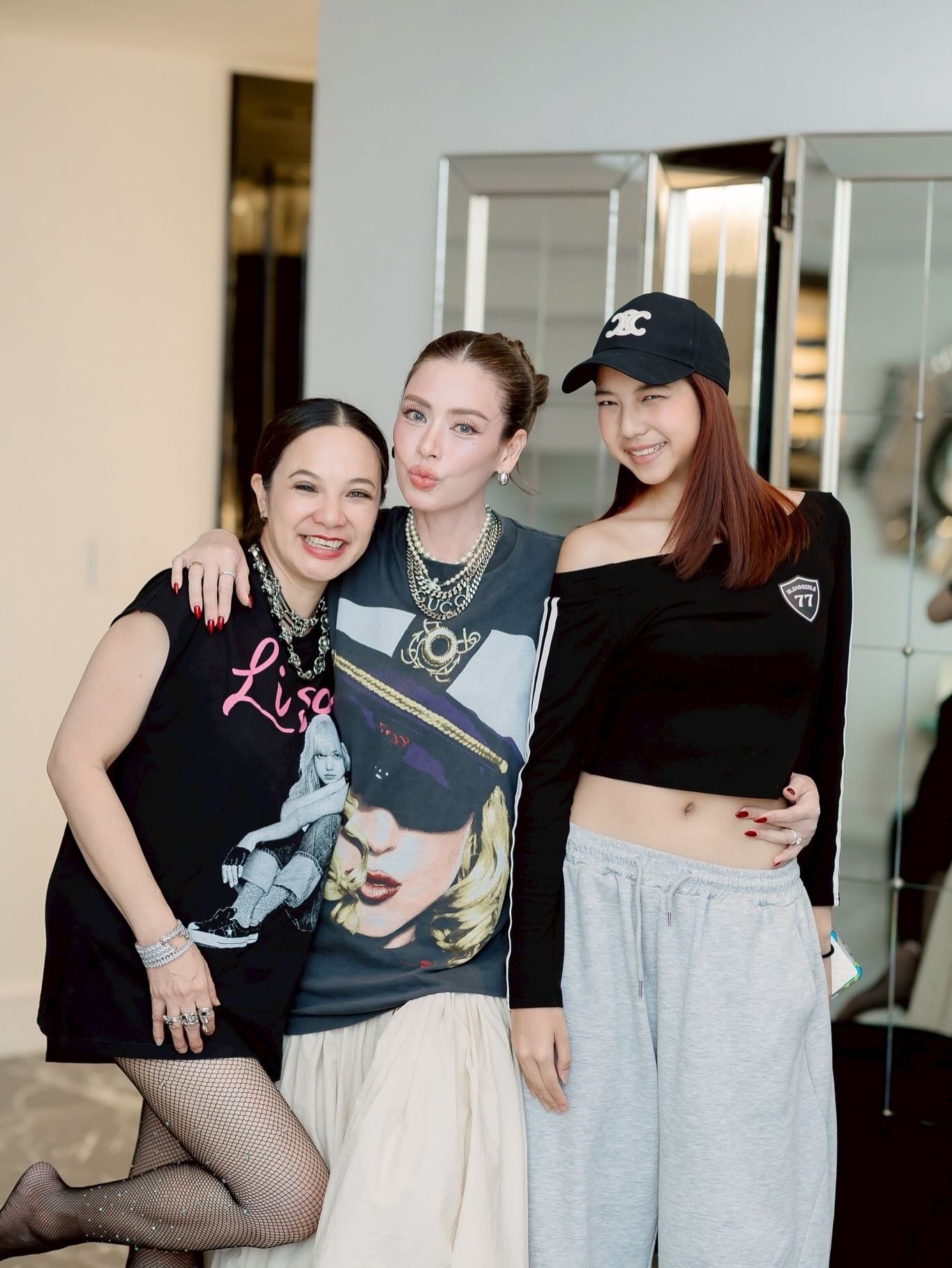 เอ๋ - พรทิพย์ สกิดใจ