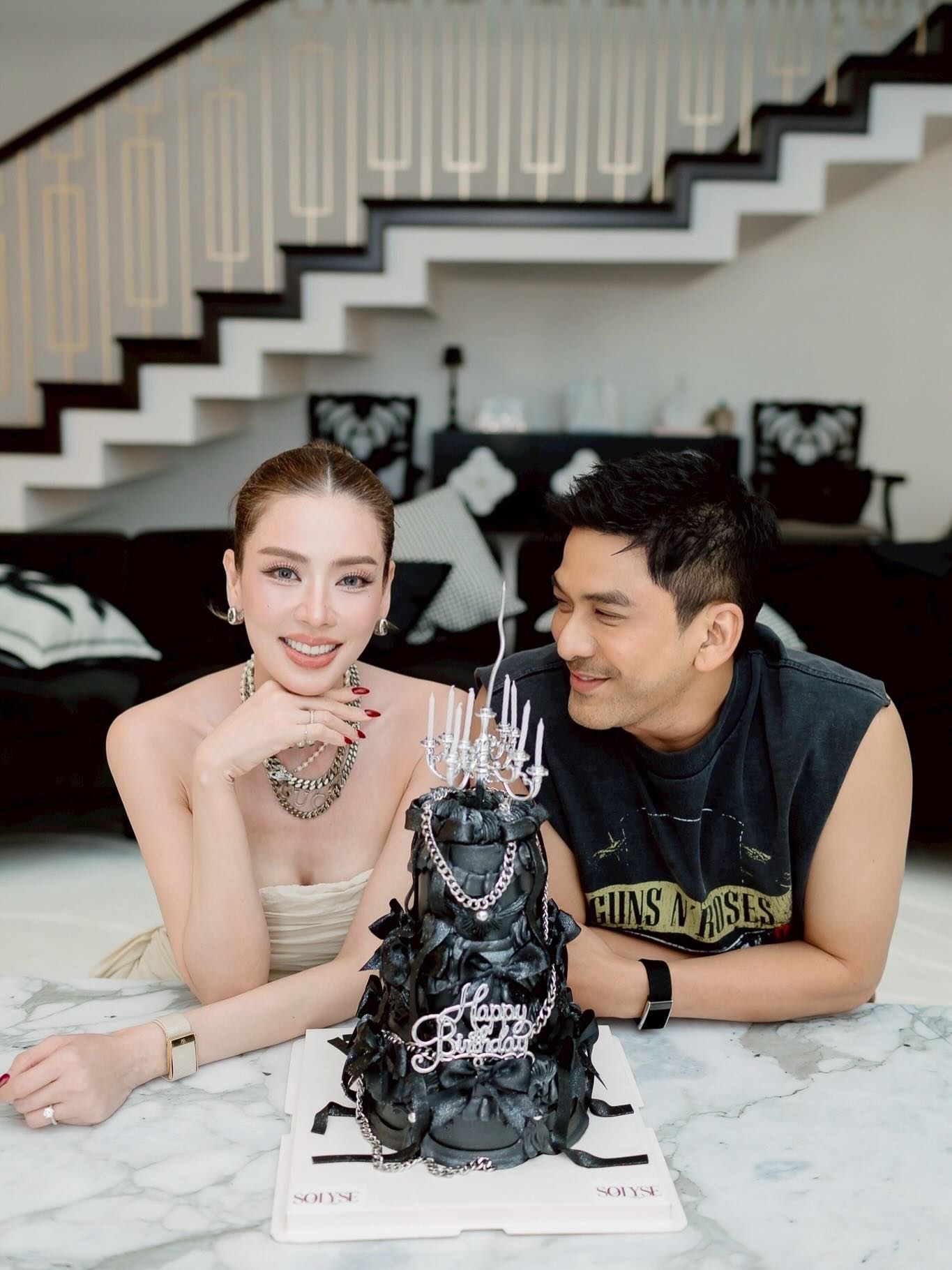 เอ๋ - พรทิพย์ สกิดใจ