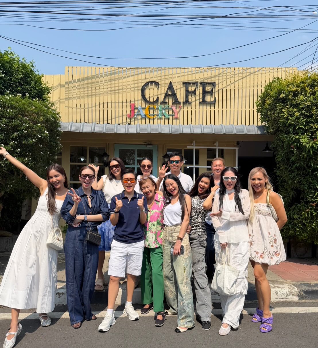 เอ๋ - พรทิพย์ สกิดใจ