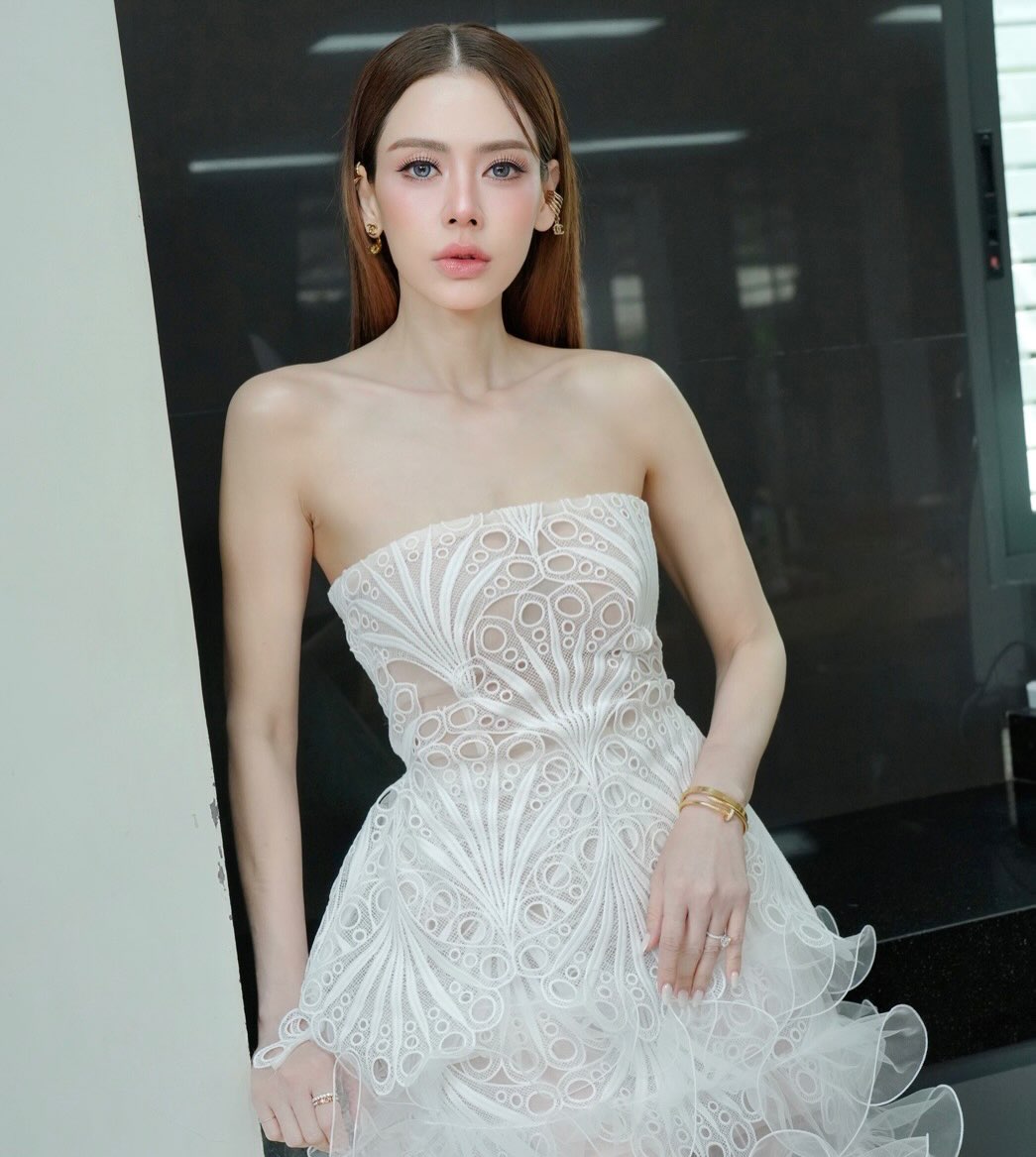 เอ๋ - พรทิพย์ สกิดใจ