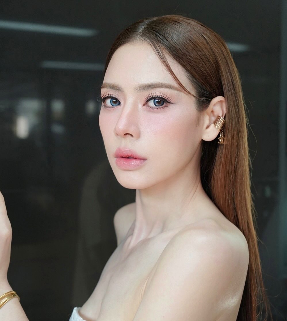 เอ๋ - พรทิพย์ สกิดใจ