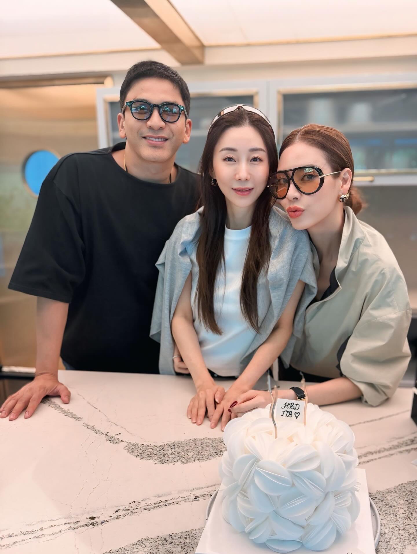 เอ๋ - พรทิพย์ สกิดใจ
