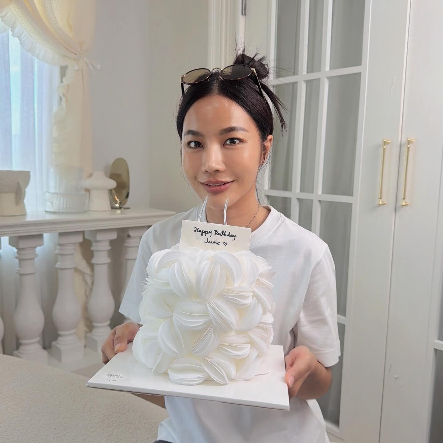 เอ๋ - พรทิพย์ สกิดใจ