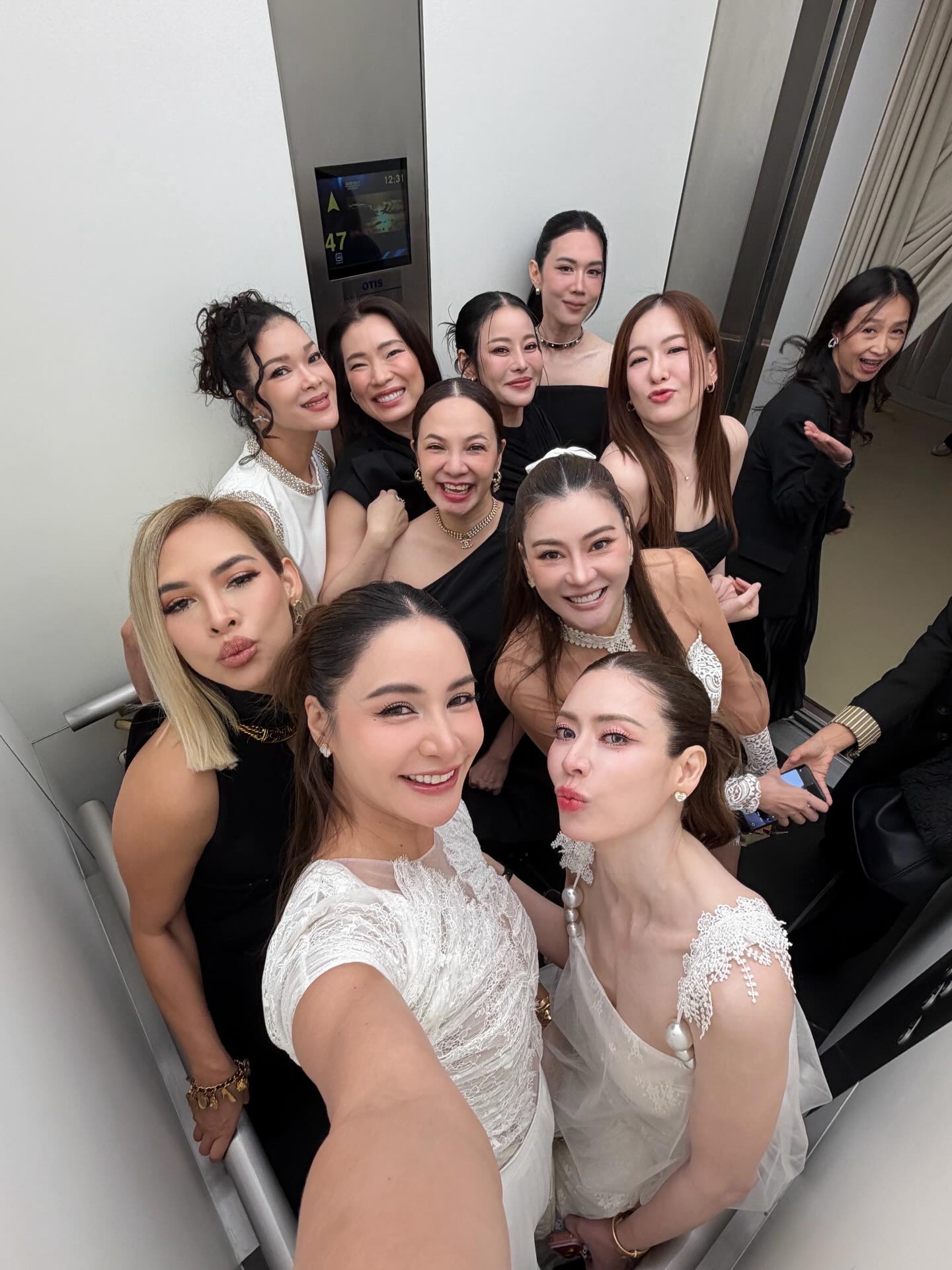 เอ๋ - พรทิพย์ สกิดใจ